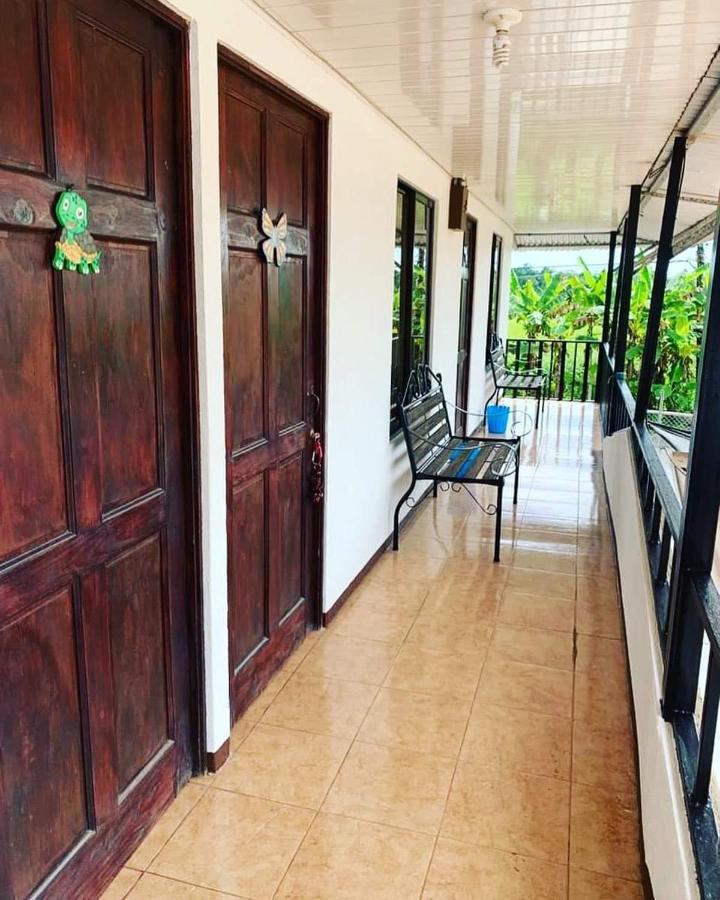Aparthotel Cabinas Playa Bandera Parrita Exterior foto